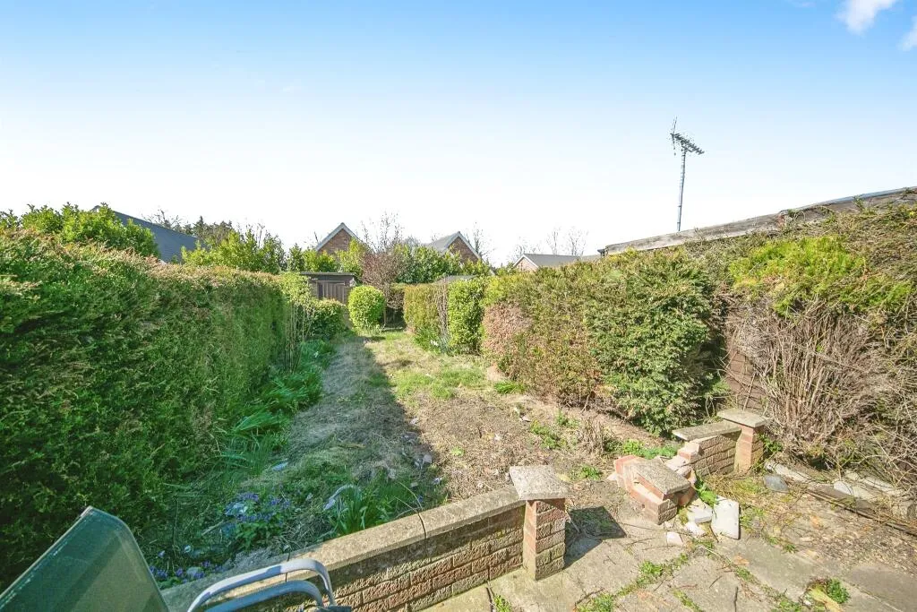 2 bed Semi-Detached Bungalow