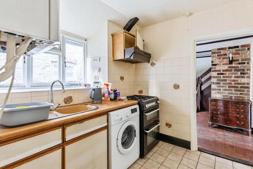 6 bed Character Property