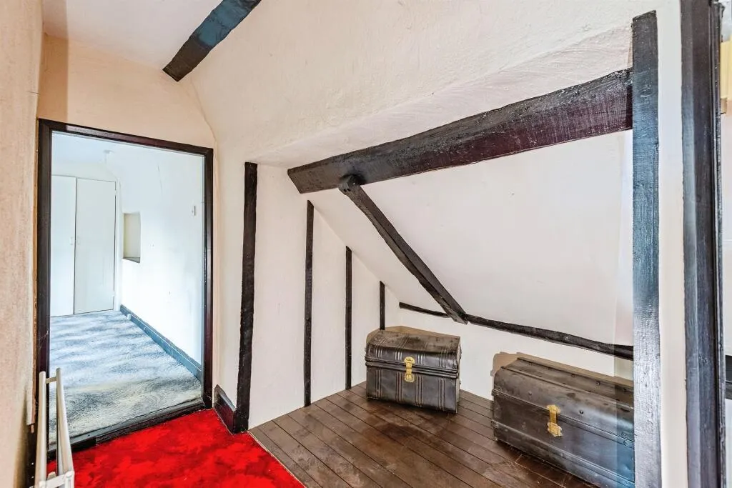 6 bed Character Property
