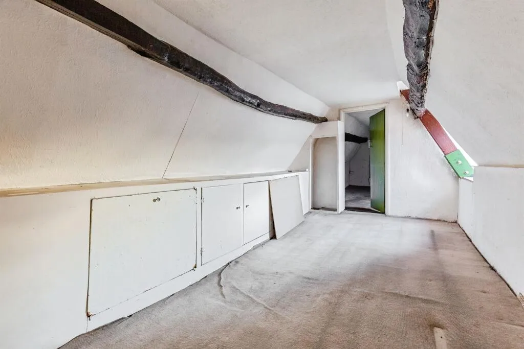 6 bed Character Property