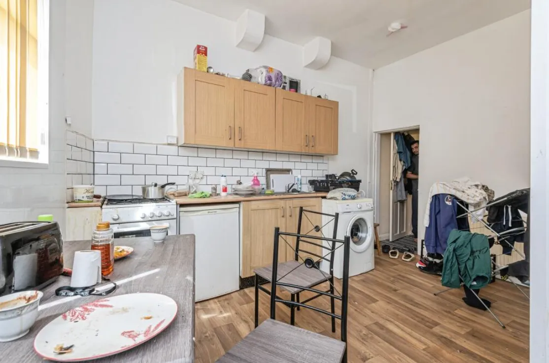 6 bed End of Terrace