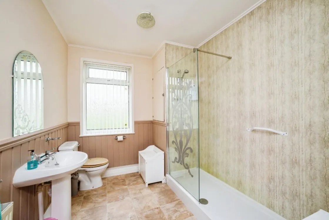 3 bed End of Terrace
