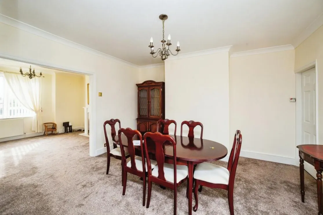 3 bed End of Terrace