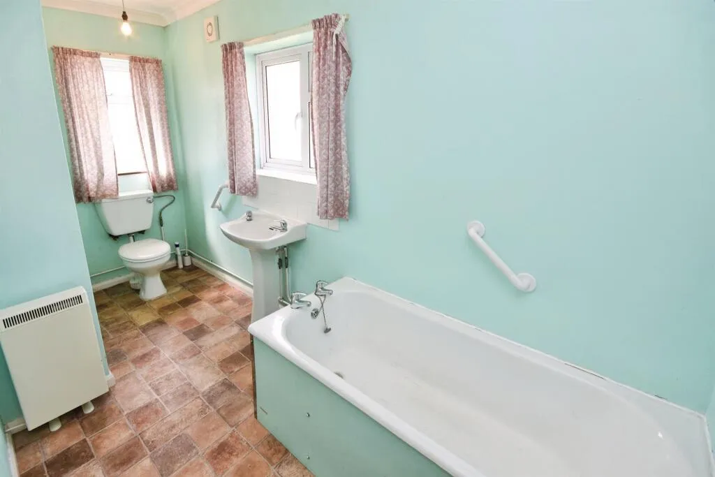 2 bed Detached Bungalow