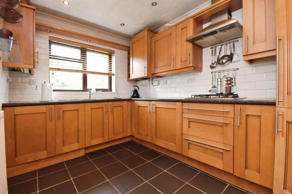 4 bed Detached