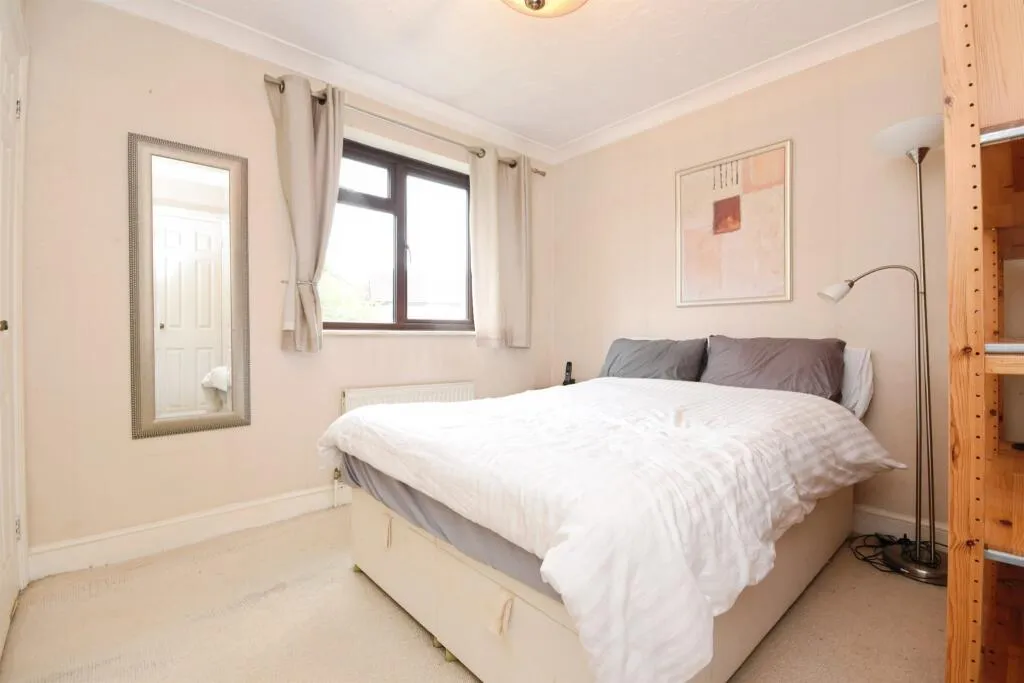 4 bed Detached