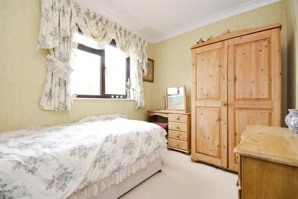 4 bed Detached