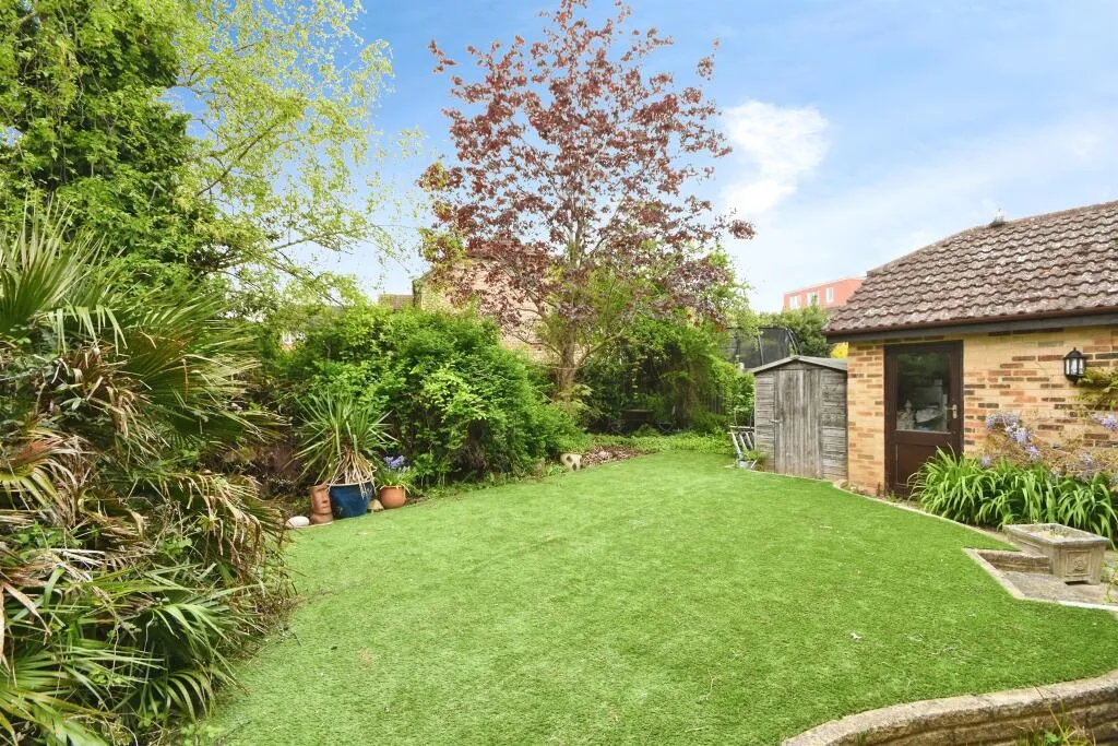 4 bed Detached