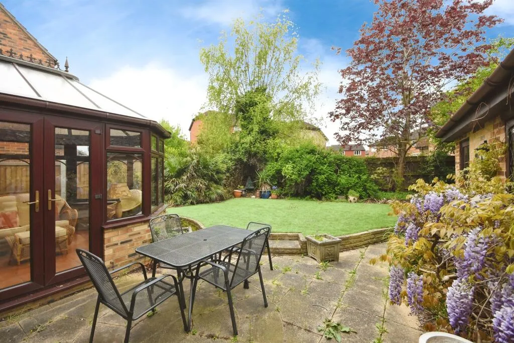 4 bed Detached
