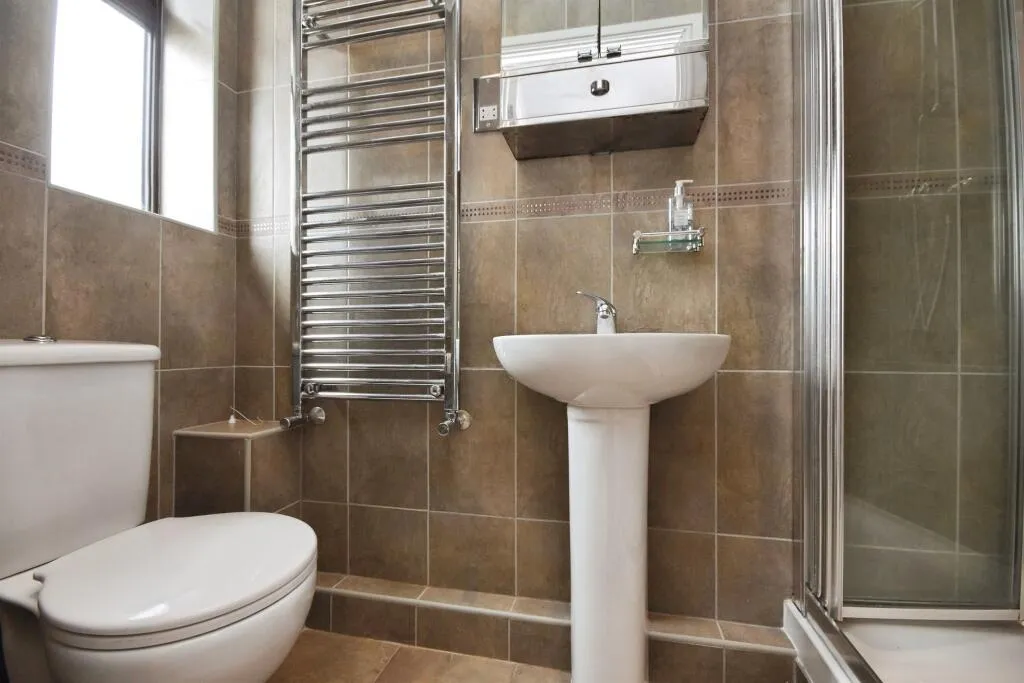 4 bed Detached