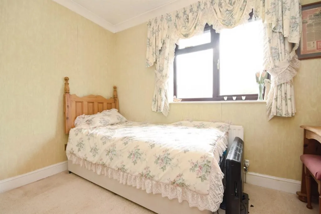4 bed Detached