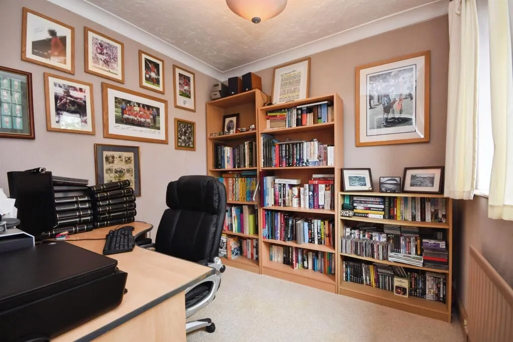 4 bed Detached