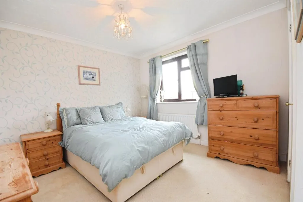 4 bed Detached