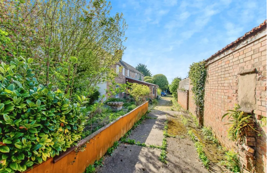 4 bed Detached