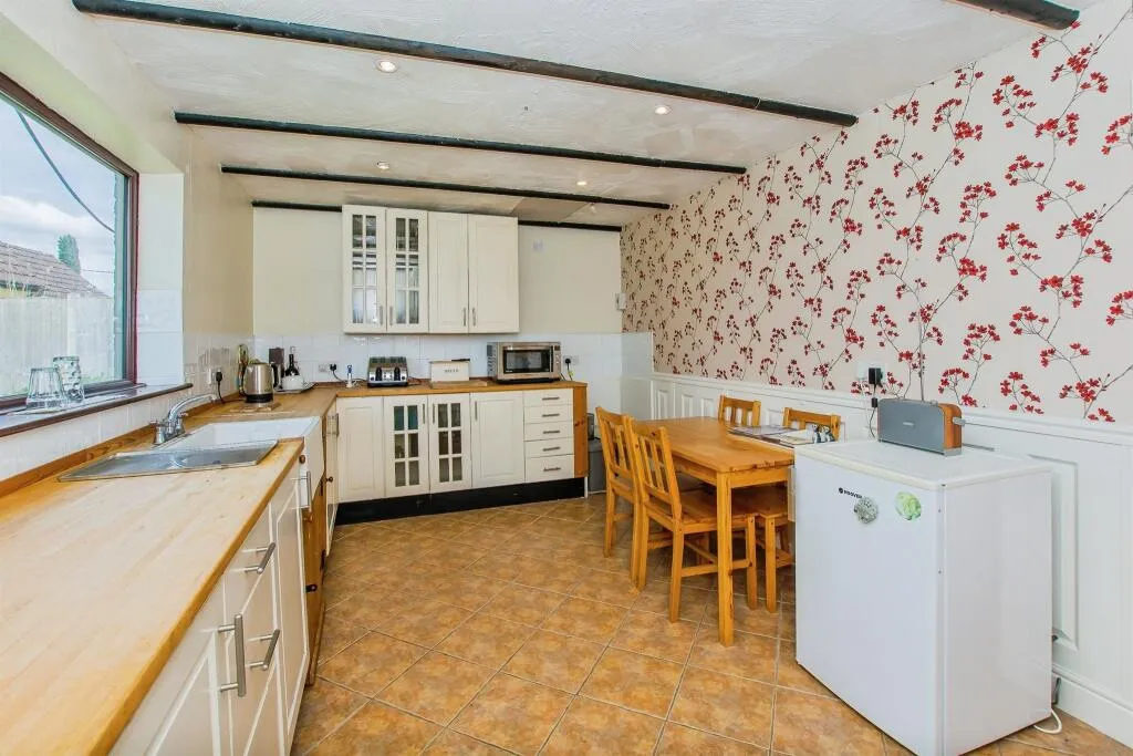 2 bed Detached