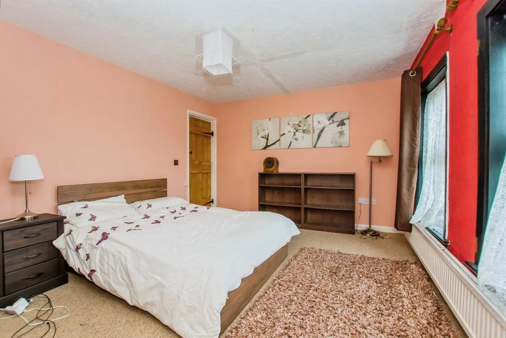2 bed Detached