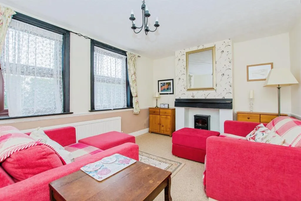 2 bed Detached