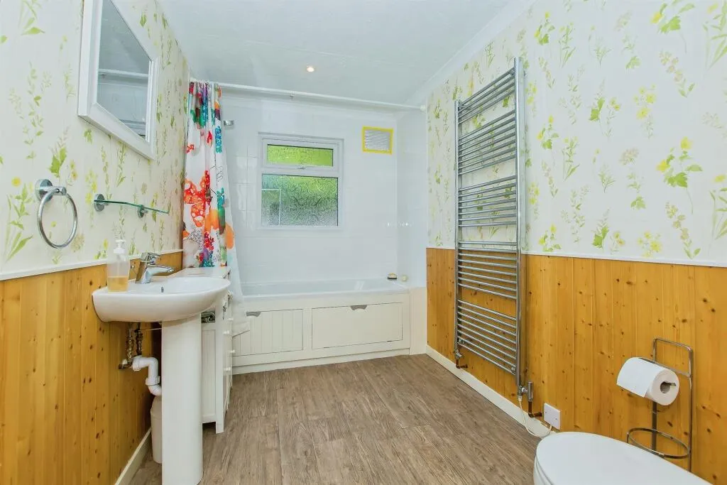 2 bed Detached