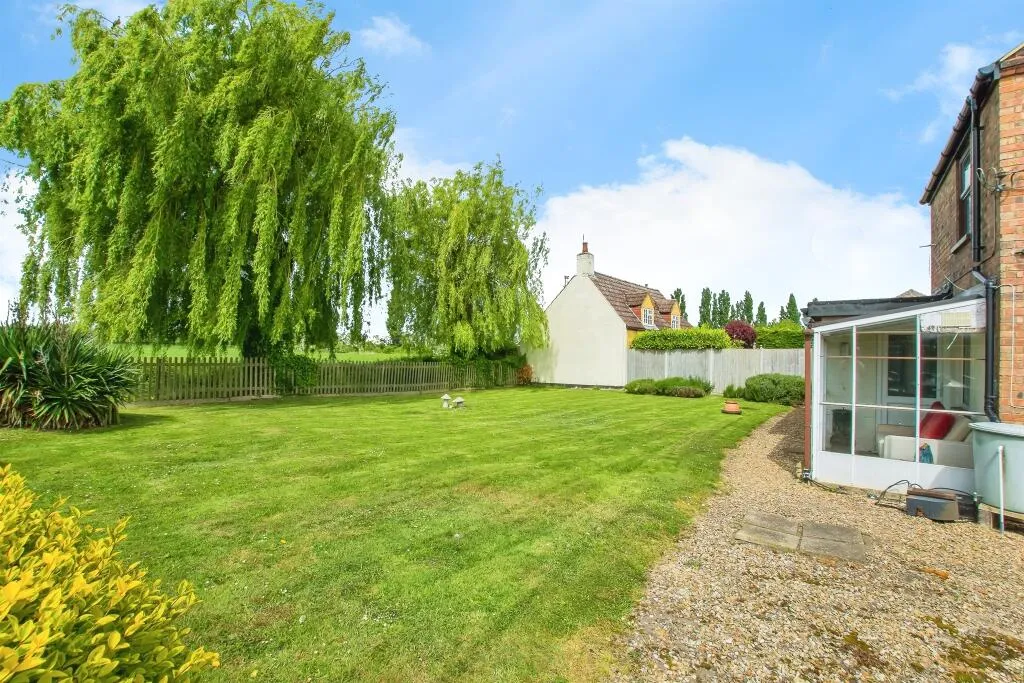 2 bed Detached