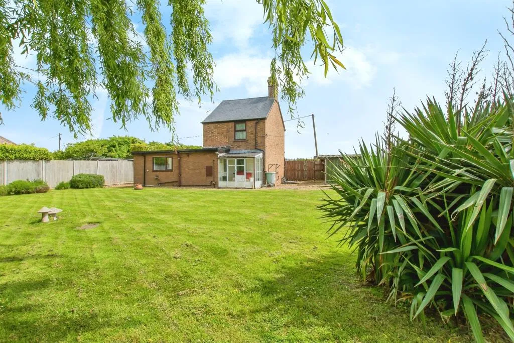 2 bed Detached