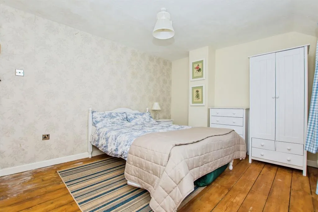 2 bed Detached