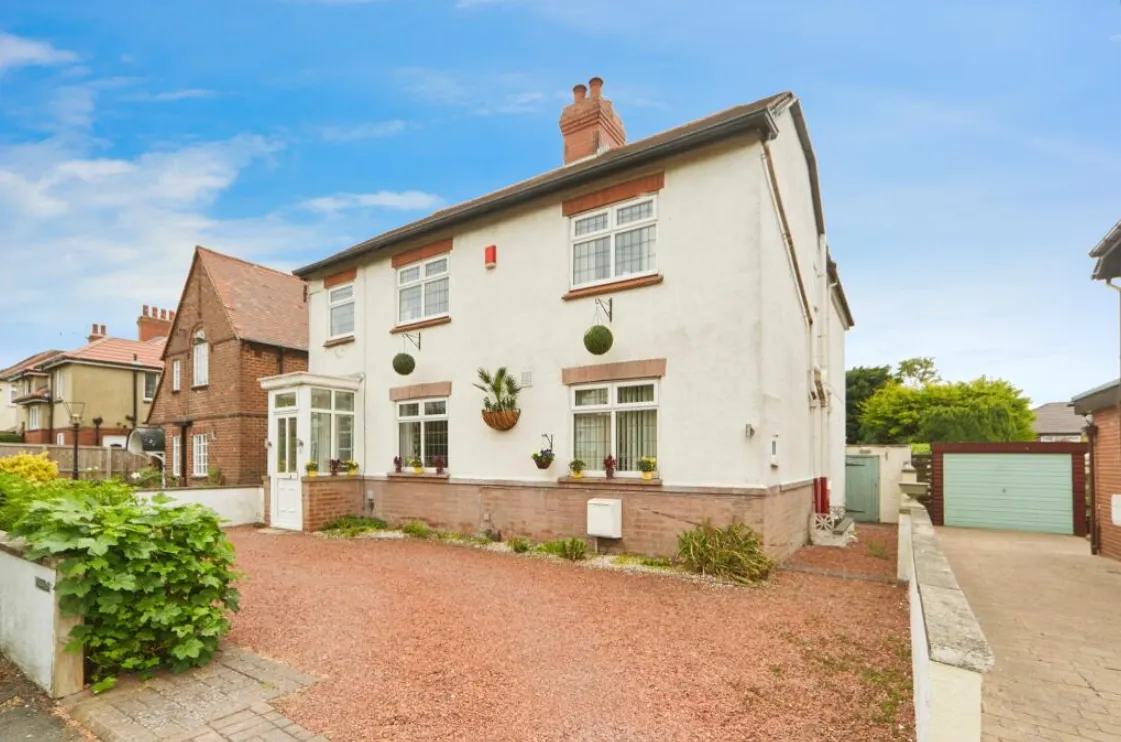 5 bed Detached