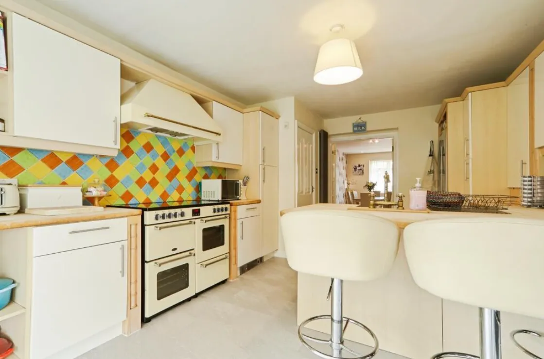5 bed Detached