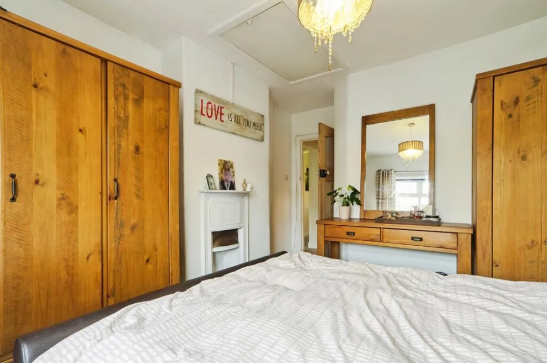 5 bed Detached