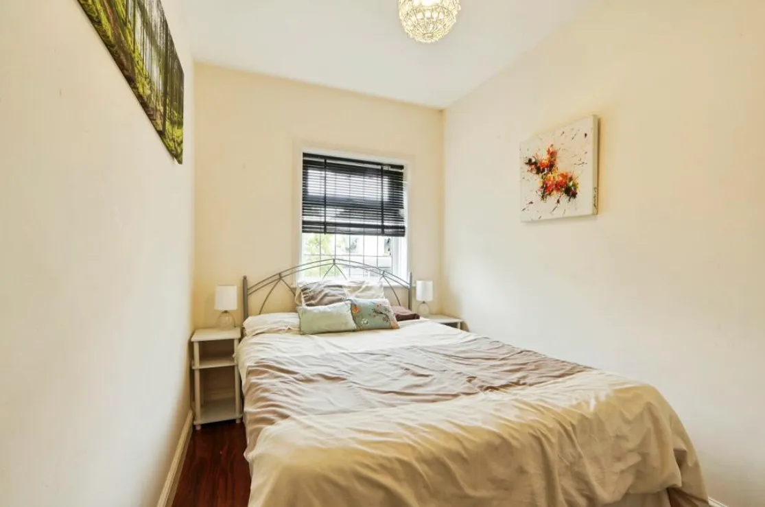 5 bed Detached