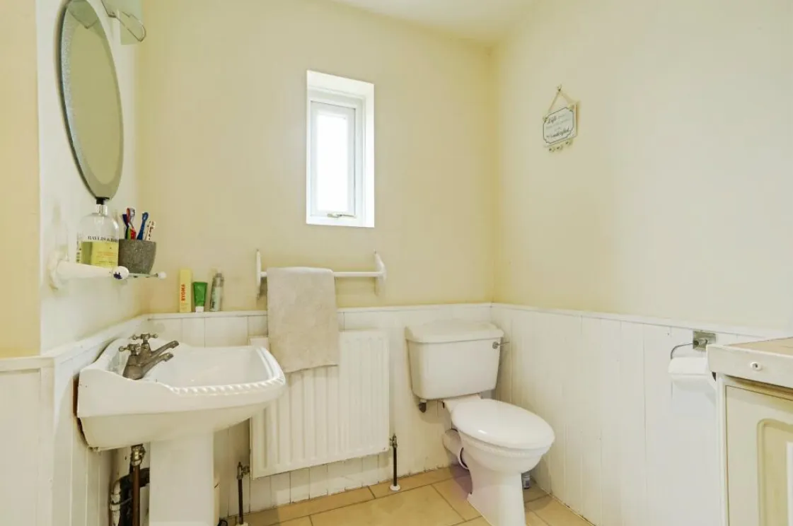5 bed Detached