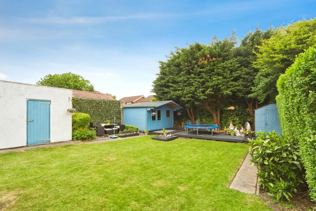 5 bed Detached