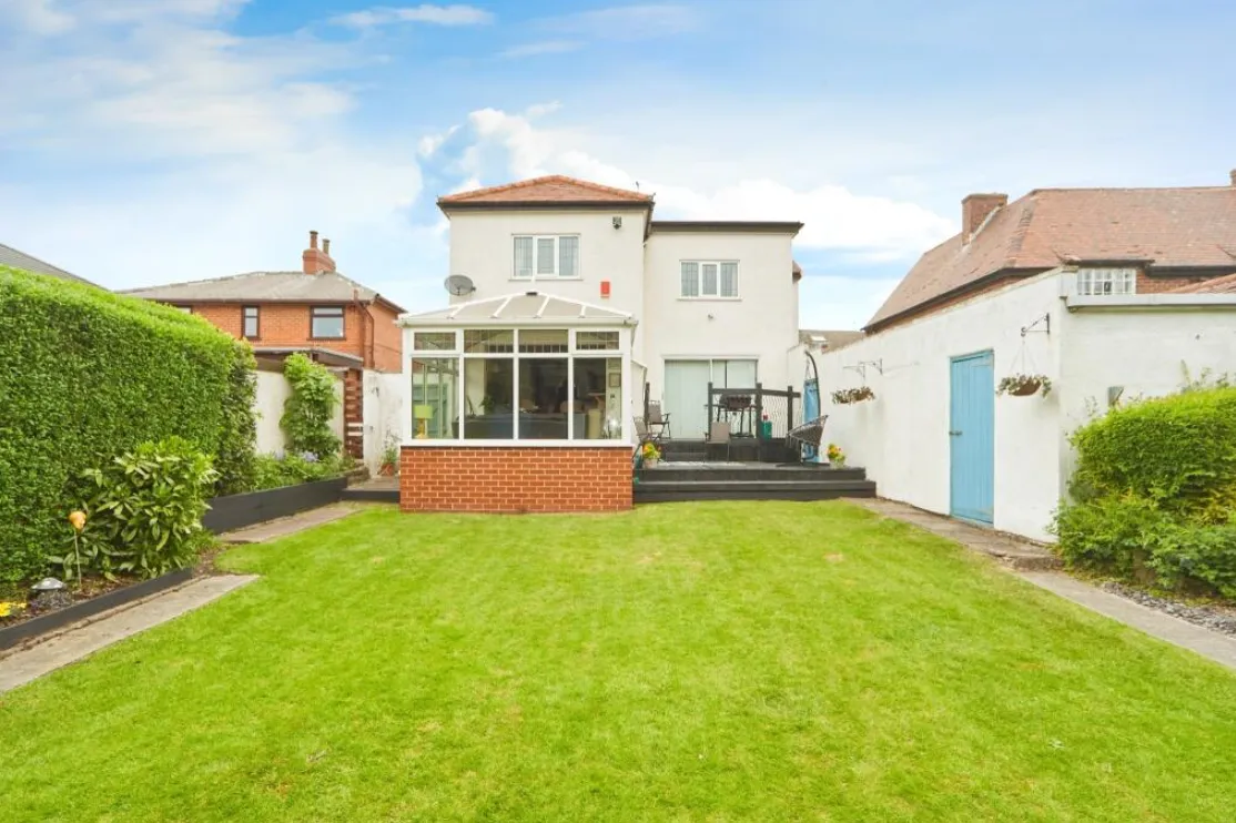 5 bed Detached