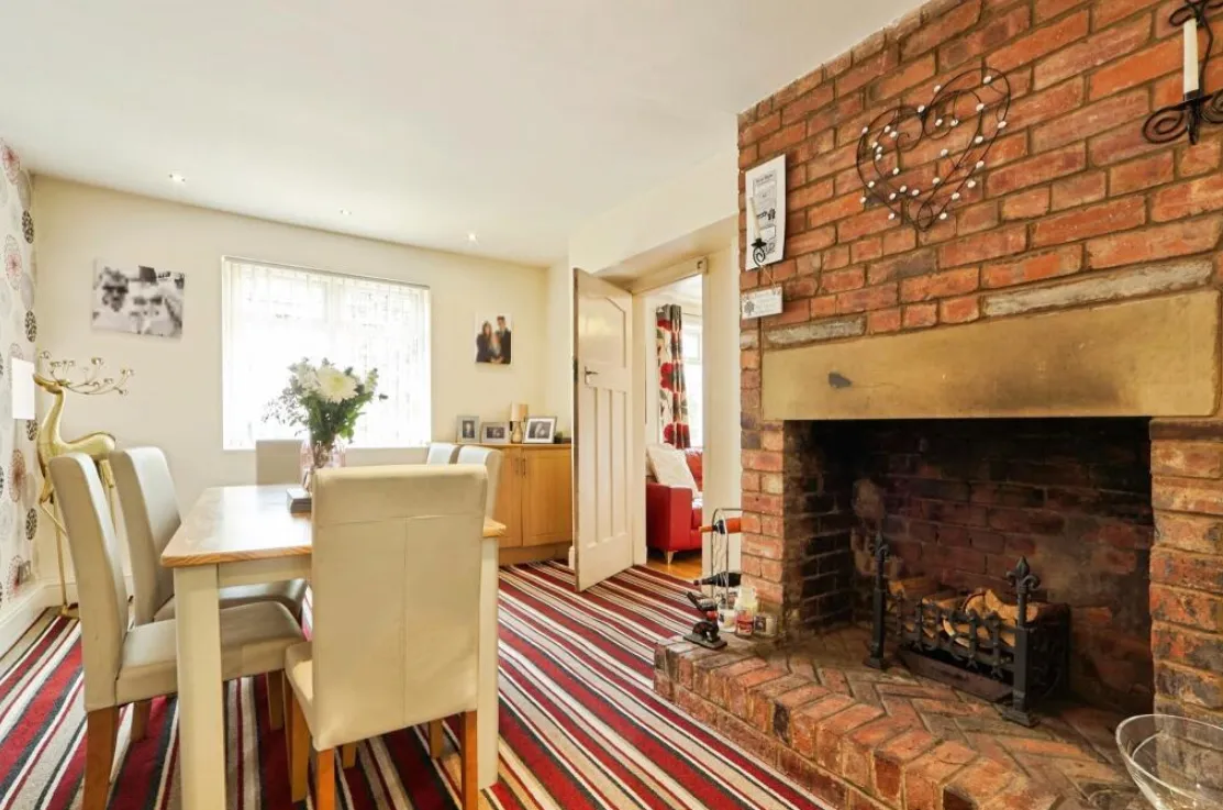 5 bed Detached