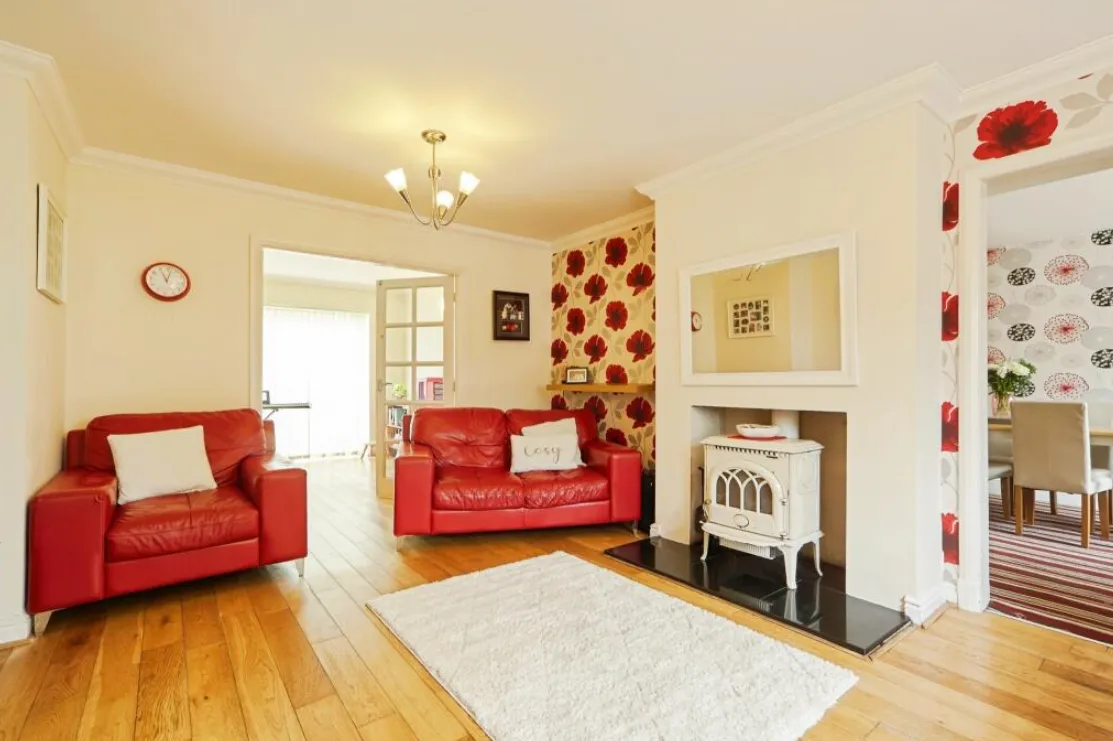 5 bed Detached