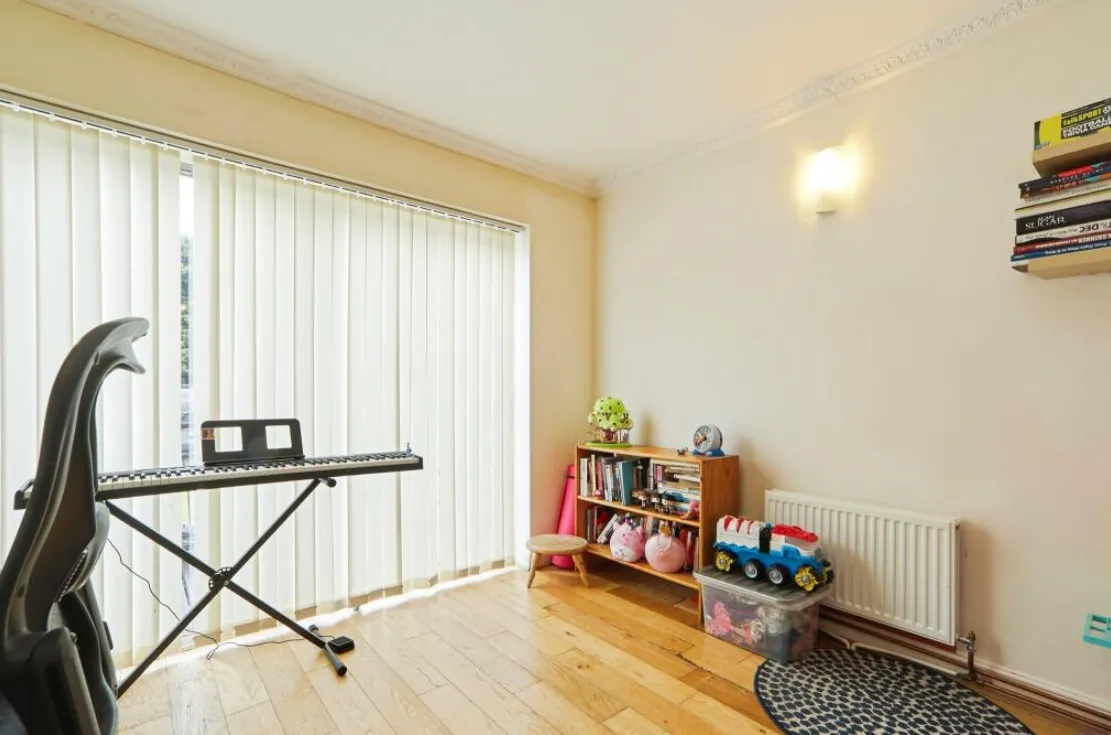 5 bed Detached