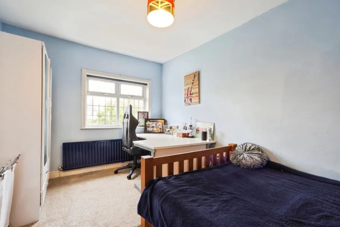 5 bed Detached