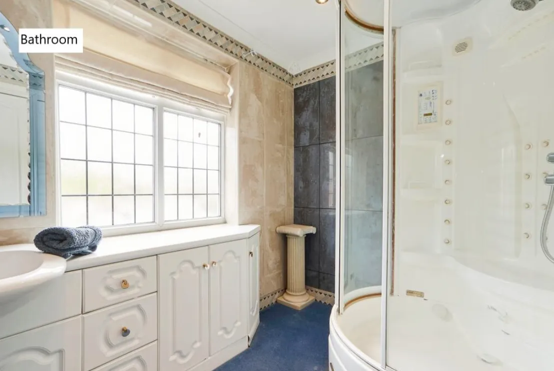 6 bed Detached
