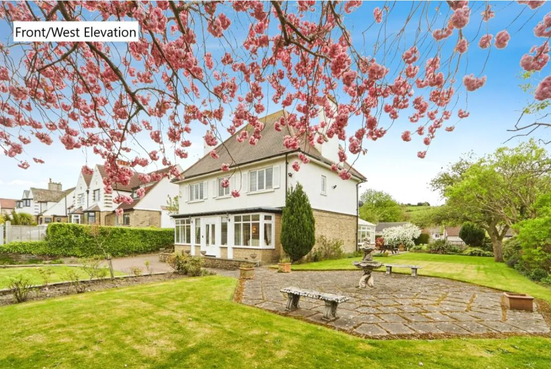 6 bed Detached