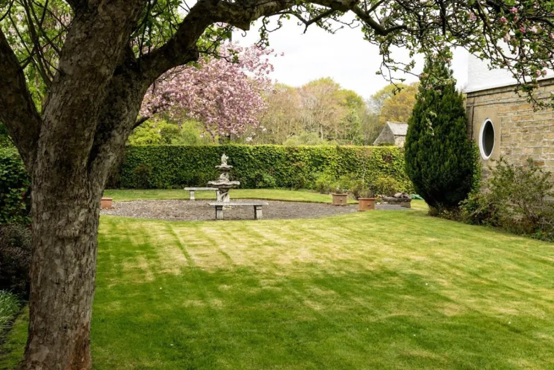 6 bed Detached