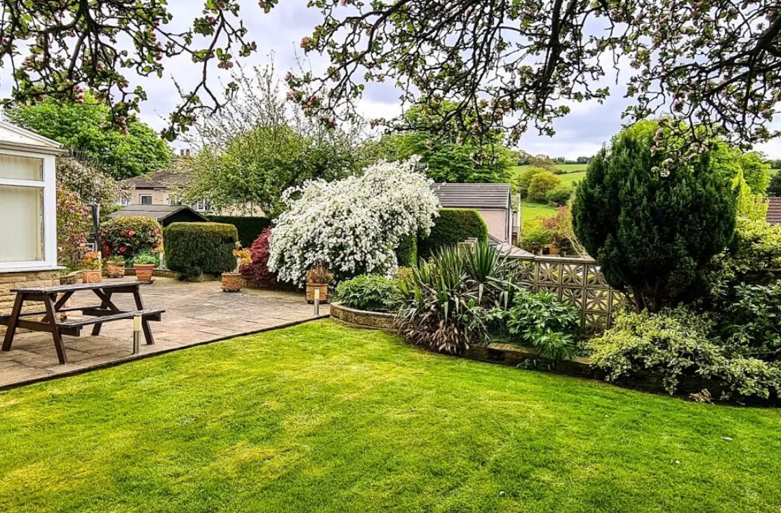 6 bed Detached