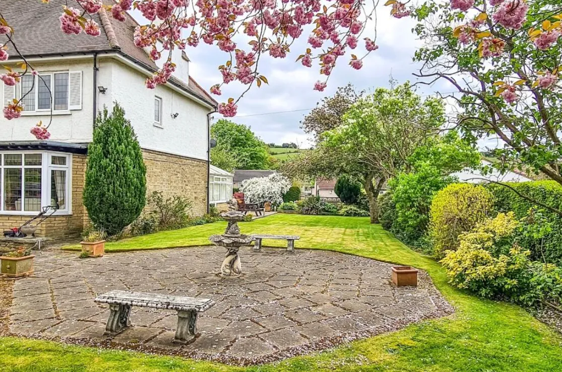 6 bed Detached