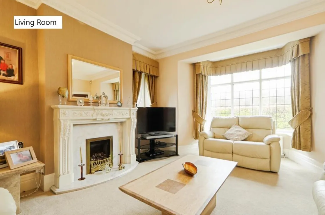 6 bed Detached