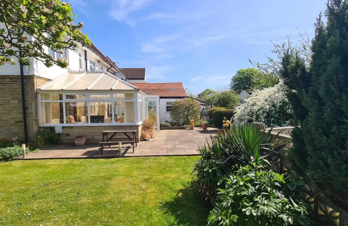 6 bed Detached