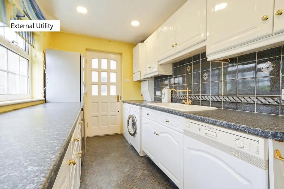 6 bed Detached