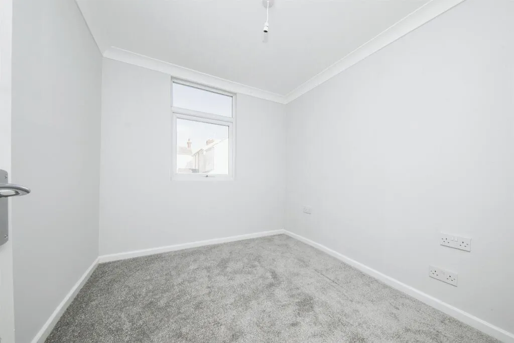4 bed End of Terrace