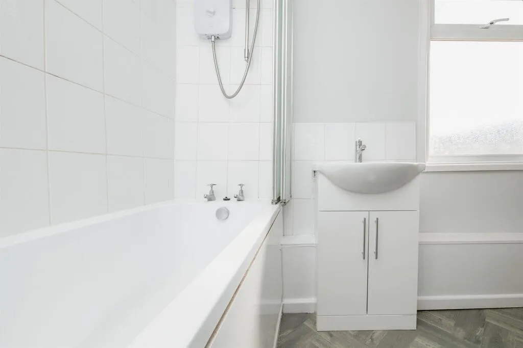 4 bed End of Terrace