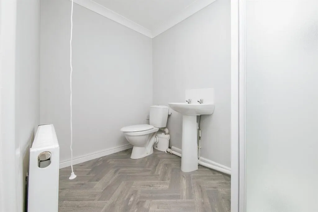 4 bed End of Terrace