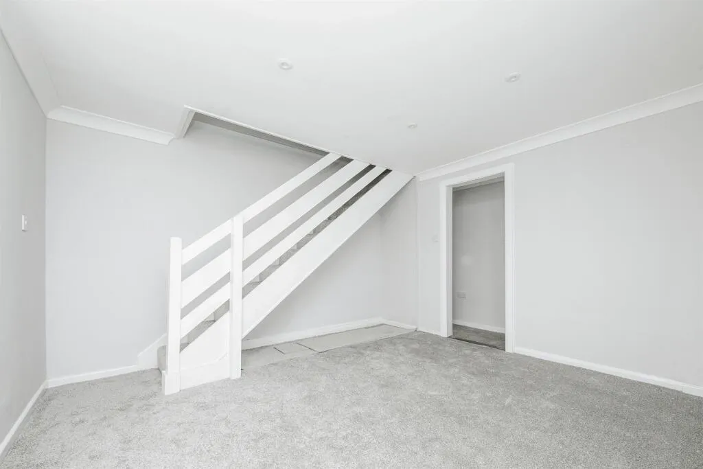 4 bed End of Terrace
