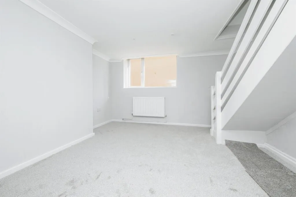 4 bed End of Terrace