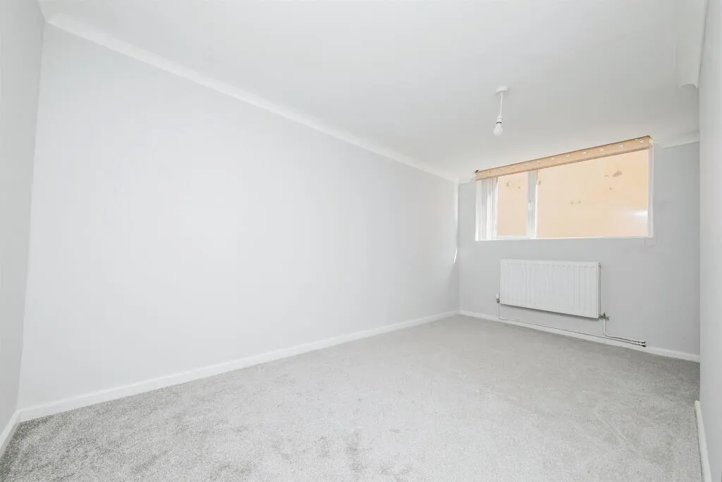 4 bed End of Terrace